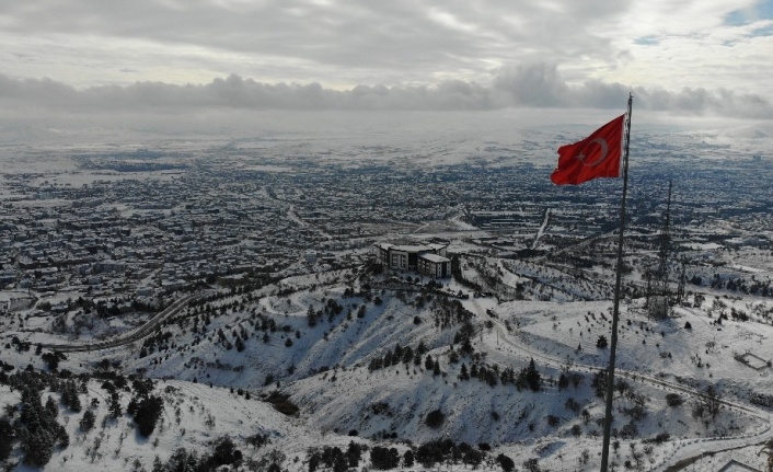 Bin 200 rakımlı Harput’ta kar güzelliği
