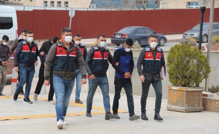 Elazığ’da hırsızlık yapıp Diyarbakır’da yakalanan 2 şüpheli tutuklandı