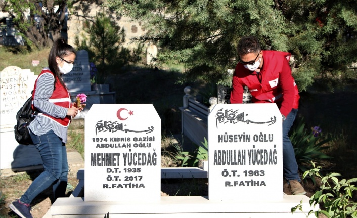 Elazığ’da 250 gönüllüden, mezarlıklarda vefa hizmeti