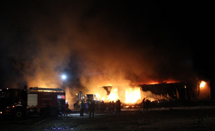 "Elazığ OSB’deki tesis yangını, kontrol altında 10-12 saat devam edebilir"