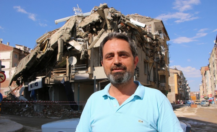 Elazığ’da kontrollü yıkımda hasarlı bina böyle çöktü