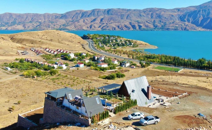 Göl manzaralı bungalov evler Elazığ’ın turizmine katkı sağlayacak