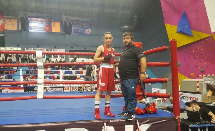 Nuri Eroğlu Büyük Erkekler ve Büyük Kadınlar Türkiye Ferdi Boks Şampiyonası’nda Elazığ rüzgarı