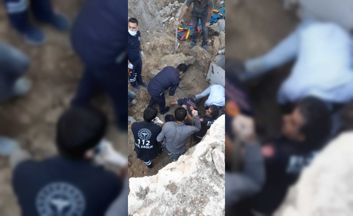 Elazığ’da göçük altında kalan işçi, itfaiye ekipleri tarafından kurtarıldı