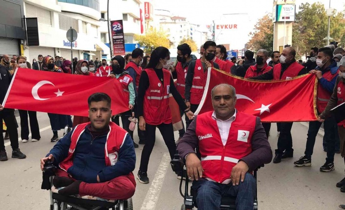 Elazığ’da Kızılay Haftası yürüyüşü