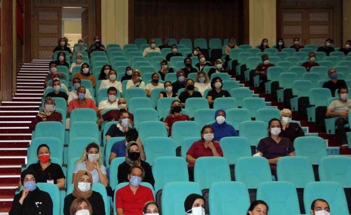 FÜ Hastanesi sekreterlerine hasta ve hasta yakınları ile iletişim eğitimi