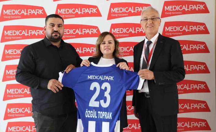 Medical Park Elazığ Hastanesi, Elazığ Karakoçan FK’nın sağlık sponsorluğu anlaşmasını yeniledi