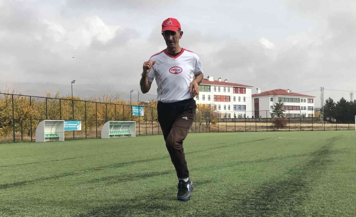 58 yaşındaki muhtar gençlere taş çıkartıyor, günde 20 kilometre koşuyor
