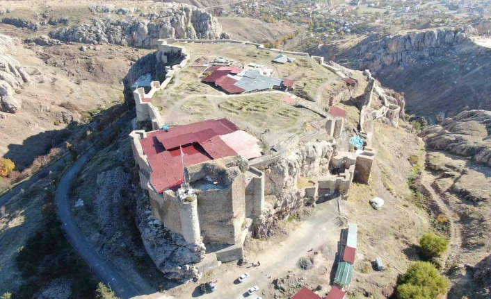 Harput Kalesi’nin tarihi çıkan buluntular ile 2 bin 200 yıl geriye gitti