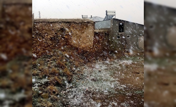 Elazığ’a mevsimin ilk karı yağdı