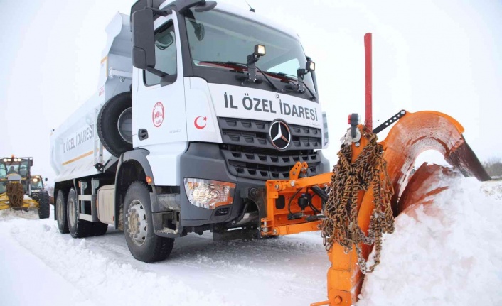 Elazığ merkeze bağlı köy yolları kar nedeniyle ulaşıma kapandı