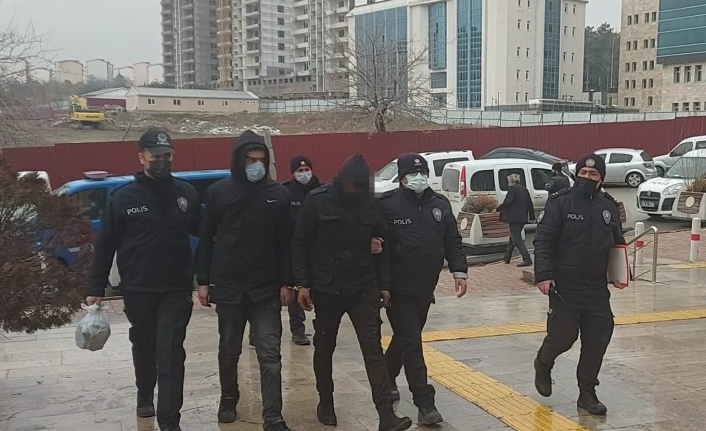 Elazığ’da kablo çalan 3 şüpheli polis ekipleri tarafından yakalandı