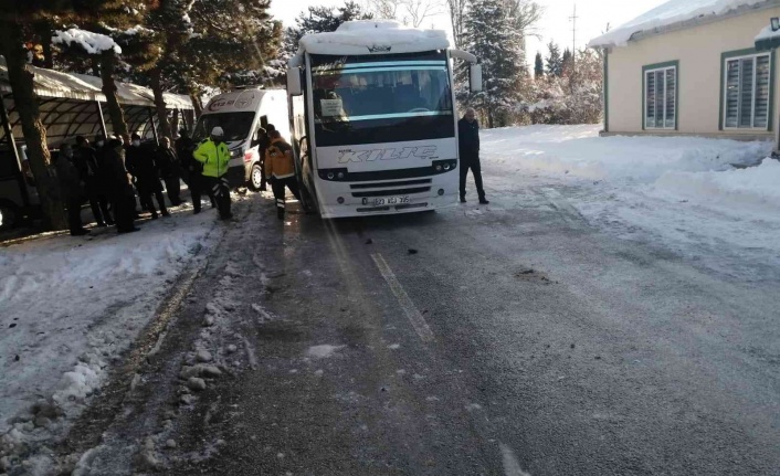 Elazığ’da minibüsün altında kalan kadın hayatını kaybetti