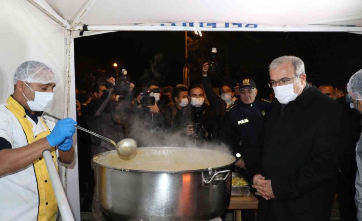 Elazığ’da Valilikten vatandaşlara çorba ikramı
