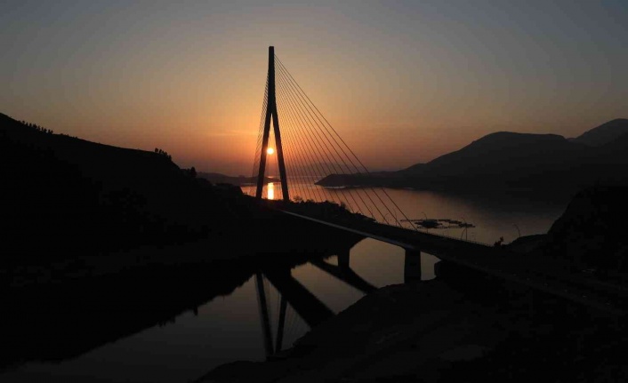 Çelik miktarı ile Eyfel’e eşdeğer Kömürhan Köprüsü’nde günbatımı güzelliği