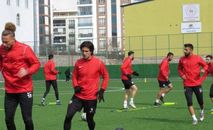 Elazığ Karakoçan FK, topbaşı yapıyor