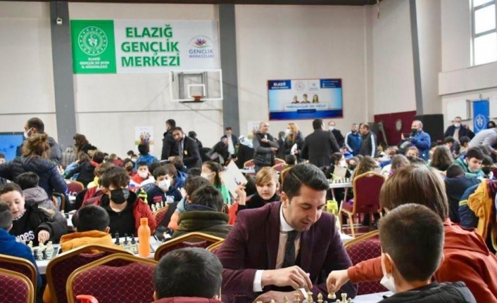 Elazığ’da 480 sporcunun katılımıyla satranç turnuvası başladı
