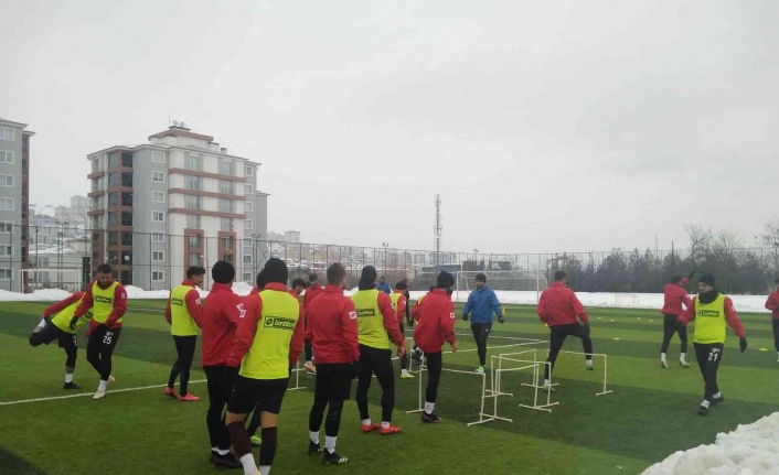 Elazığspor, Elazığ Karakoçan FK’nın sahasında çalıştı
