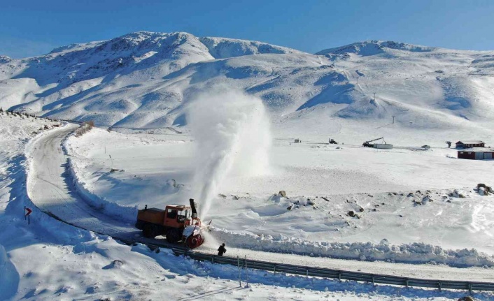 Elazığ’da 72 köy yolu ulaşıma kapandı