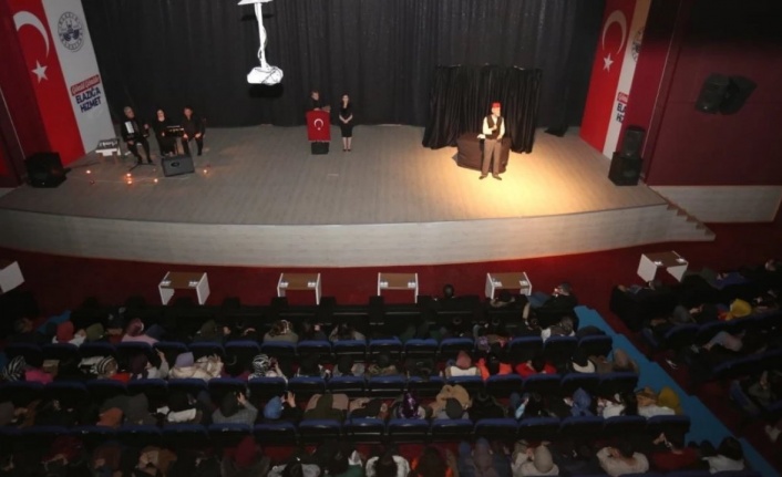 Elazığ’da Mehmet Akif Ersoy, ‘Bizim Akif’ adlı tiyatro oyunuyla anıldı