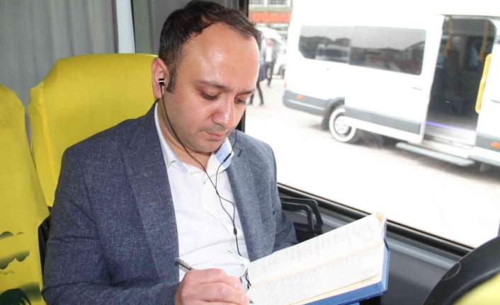 Kemal Sunal’ın oynadığı ’Atla Gel Şaban’ filmi Elazığ’da gerçek oldu: Minibüse binmeden yazamıyor