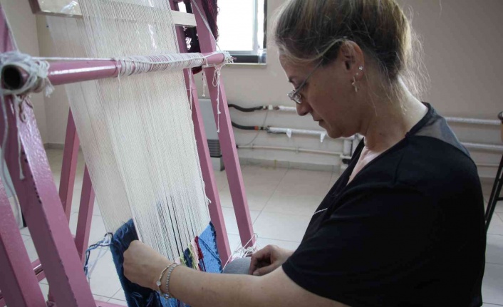 Geleneksel kilim ve cicim dokuma sanatı, kadınların ellerinde yaşatılıyor