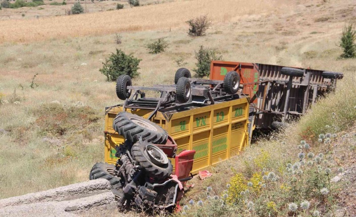 Devrilen traktör altında kalan sürücü öldü
