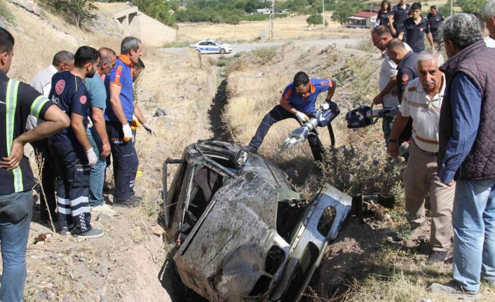 Elazığ’da trafik kazası: Ekipler sıkışan yaralı için seferber oldu