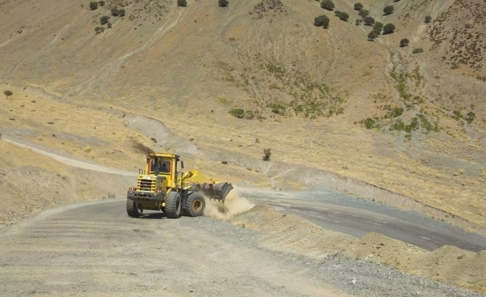 Palu’da asfalt bakım onarım ve yol genişletme çalışmaları