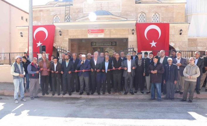 Deprem sonrası yıkılan Hasan Tahsin Paşa Camisi dualarla yeniden ibadete açıldı