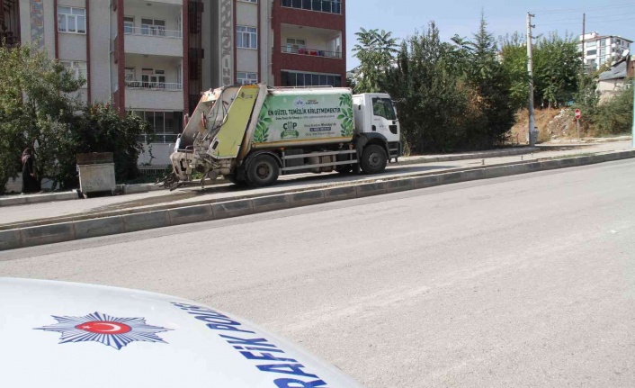 Elazığ’da çöp toplama aracının çarptığı kadın hayatını kaybetti