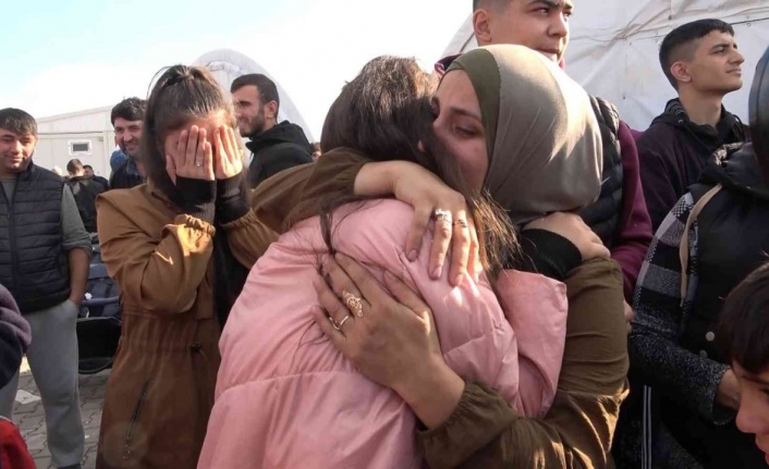 Rusya sınırından tahliye edilen ve 4 çocuğuna kavuşan Ahıska Türkü anne: “Erdoğan babamdan Allah razı olsun”