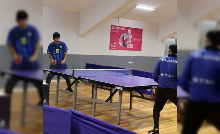 Elazığ’da gençler masa tenisi müsabakaları başladı