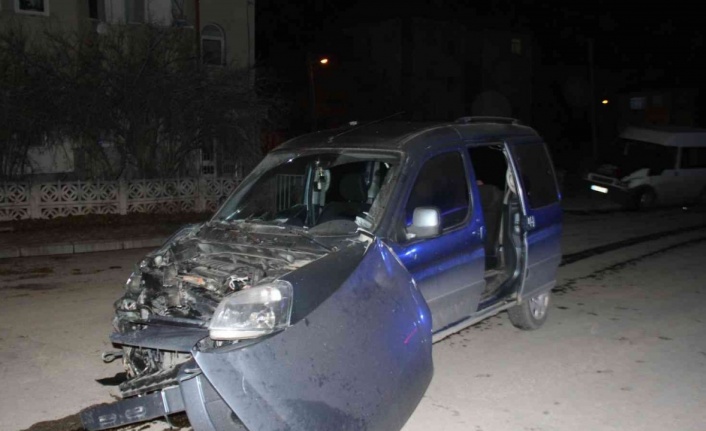 Elazığ’da minibüs ile hafif ticari araç çarpıştı: 7 yaralı