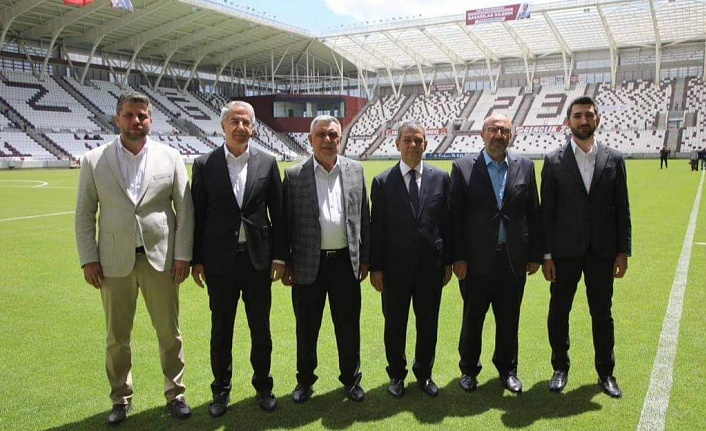 AK Parti İl Başkanı Yıldırım ve Milletvekili Adaylarından Stadyum Açıklaması