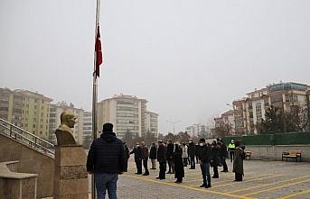 Elazığ’da bayrak töreni eşliğinde istiklal Marşı okundu