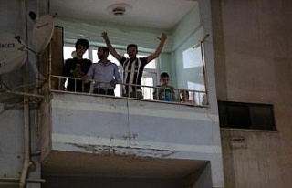 Elazığ’da şampiyonluk kutlamaları balkonlardan...