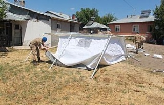 Depremin vurduğu köylerde çadırlar kurulmaya başlandı