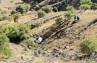 Elazığ’da otomobil 150 metreden aşağı yuvarlandı:...
