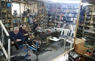 Bisiklet tamircisi iki kardeş 40 yıldır eskimiş...