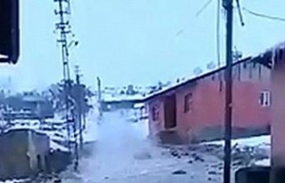 Elazığ’da patlayan boru nedeni ile evleri su bastı