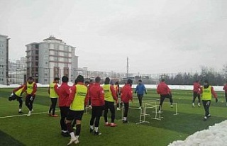 Elazığspor, Elazığ Karakoçan FK’nın sahasında...
