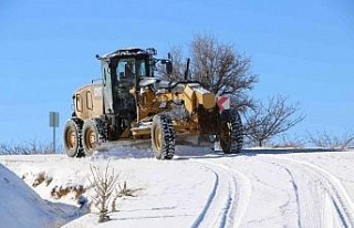 Elazığ’da yoğun kar yağışı 226 köy yolunu...