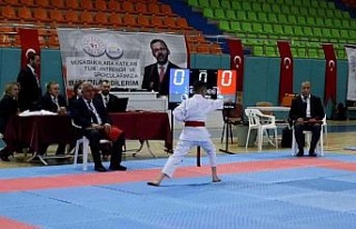 Elazığ’da karate grup müsabakaları başladı