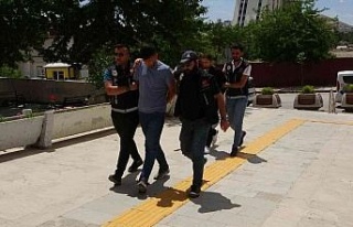 Elazığ’da uyuşturucu satan 2 şüpheli tutuklandı