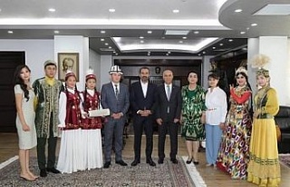 Kazakistan, Kırgızistan ve Özbekistan sanat toplulukları...