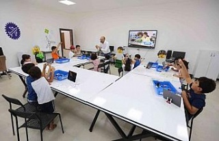 Elazığ’da robotik kodlama eğitimine çocuklardan...
