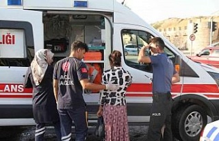 Elazığ’da yolcu minibüsü ile otomobil çarpıştı:...