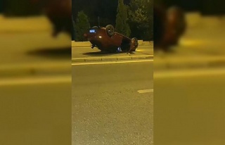 Kaza yapan alkollü sürücü, ters dönen otomobili...