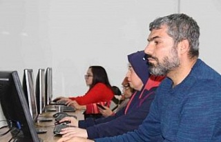 Özel bireyler, bilgisayar kursu ile hayata hazırlanıyor